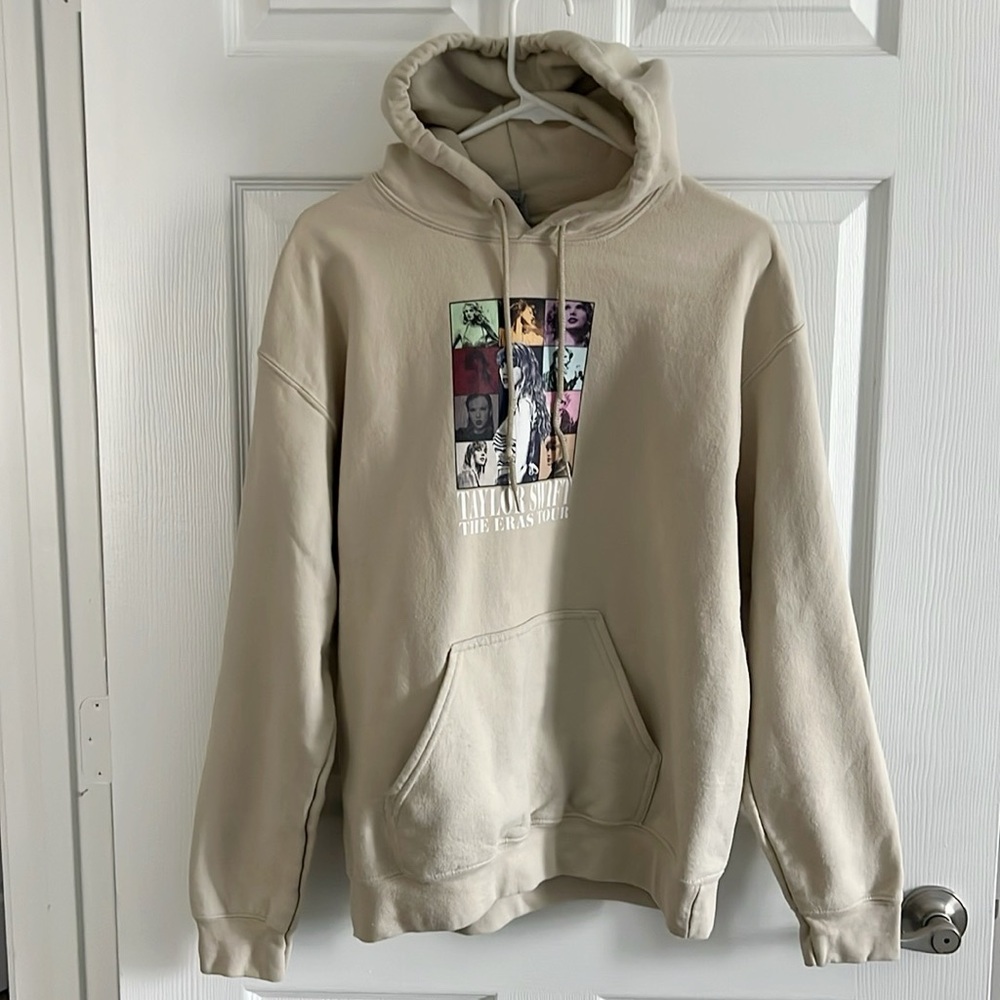 Taylor Swift Eras Tour Pullover Sweatshirt Hoodie Neutral Size M